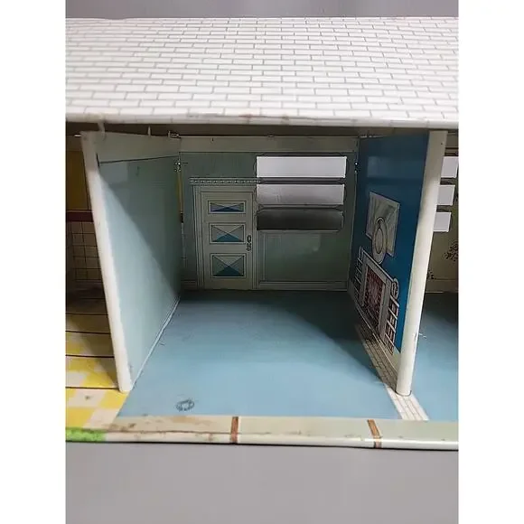 Vintage Tin Litho Ranch Style Metal Dollhouse T Cohn 1950 Furniture Pool READ - Picture 8 of 16